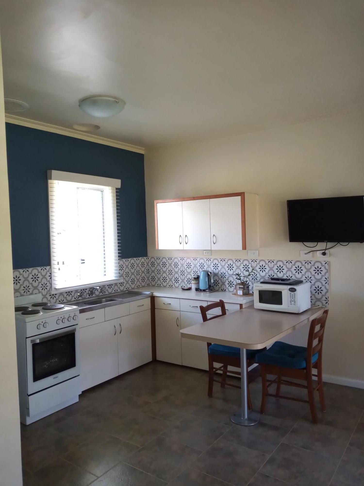 Lakes Entrance Waterfront Cottages With King Beds Exterior photo