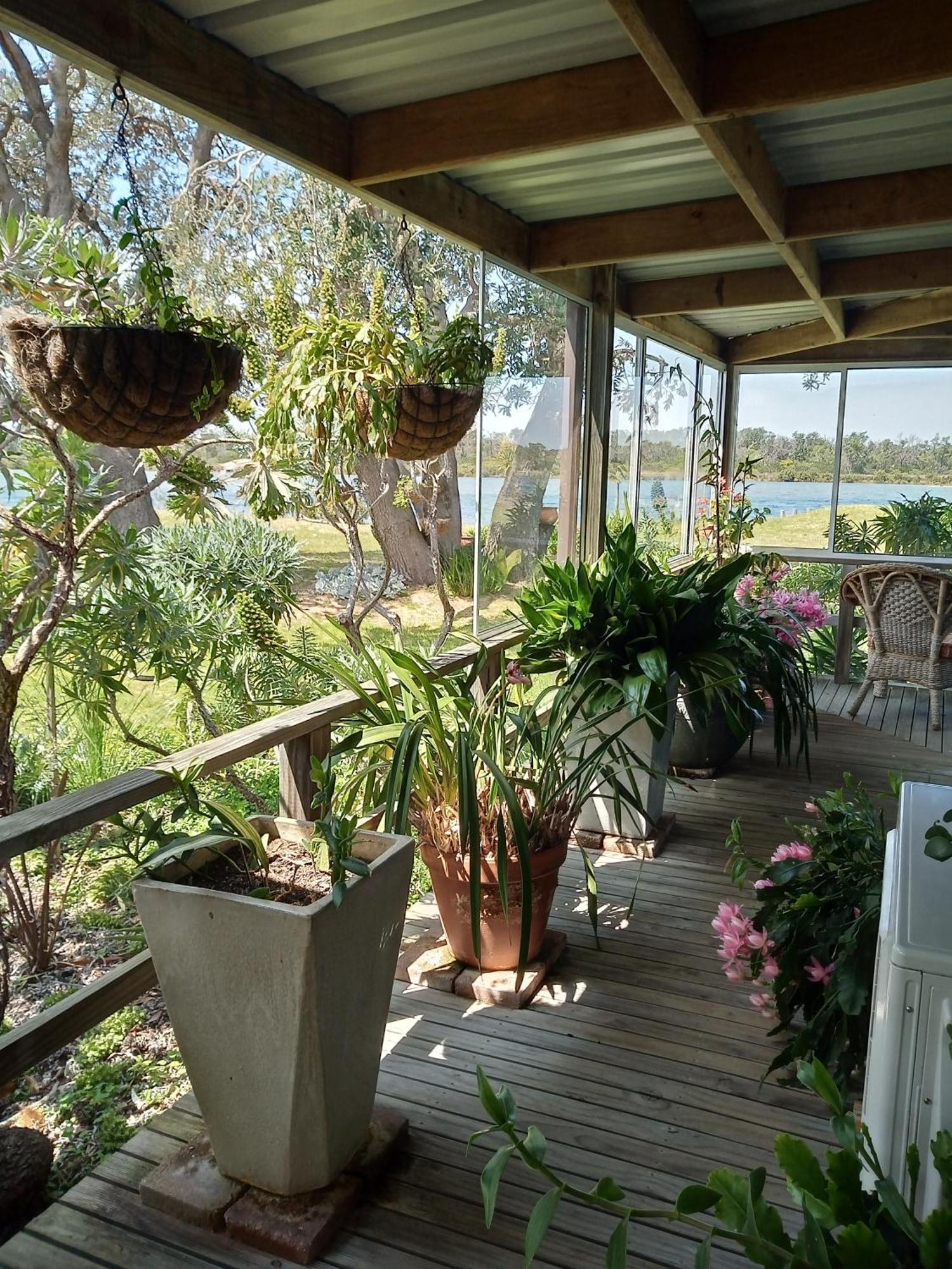 Lakes Entrance Waterfront Cottages With King Beds Exterior photo