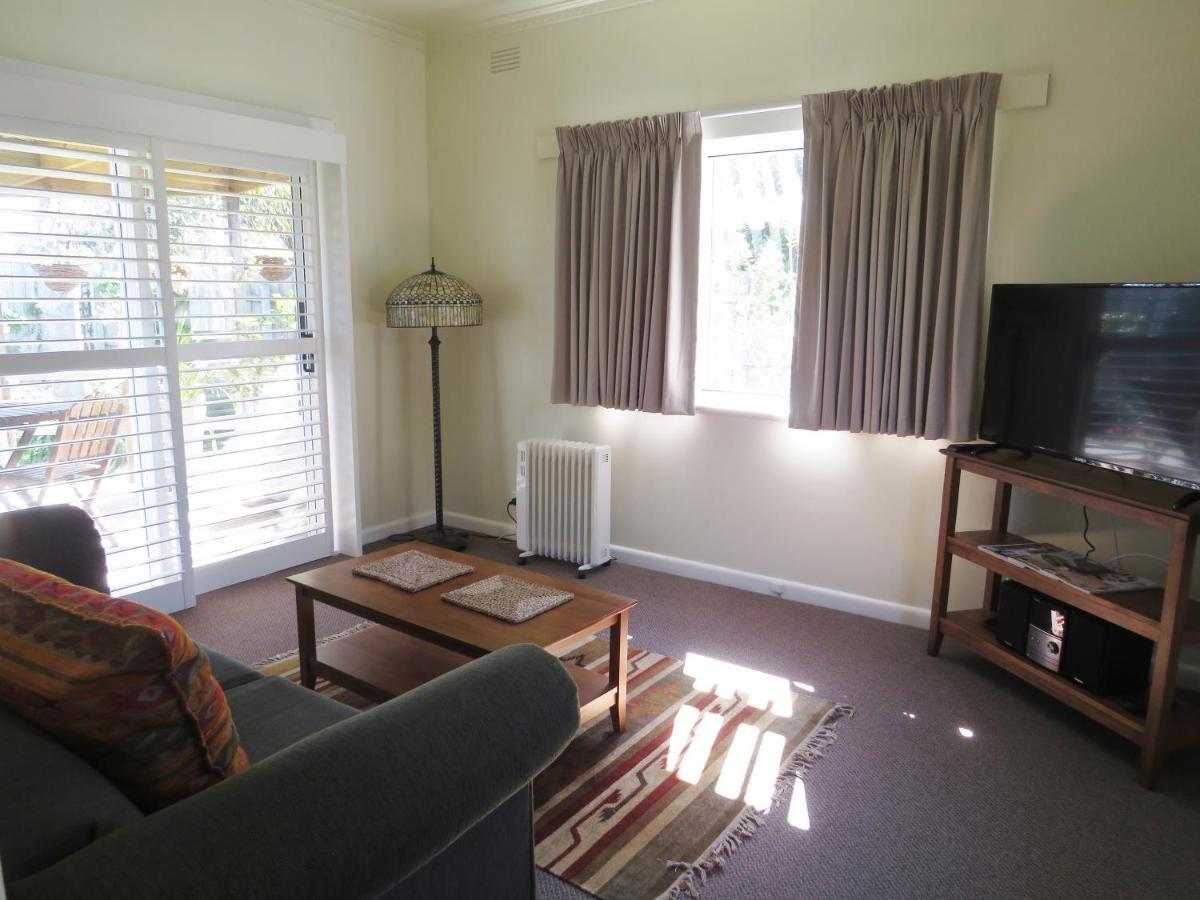 Lakes Entrance Waterfront Cottages With King Beds Exterior photo